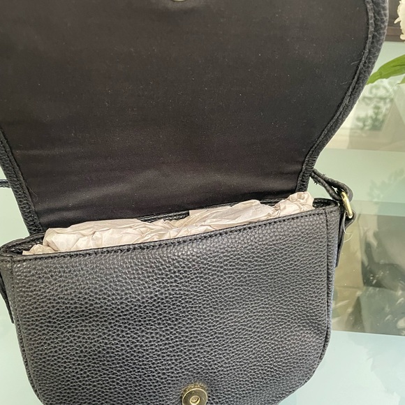 BNWT Kenneth Cole Reaction Black Mini Saddle Crossbody - Picture 5 of 7